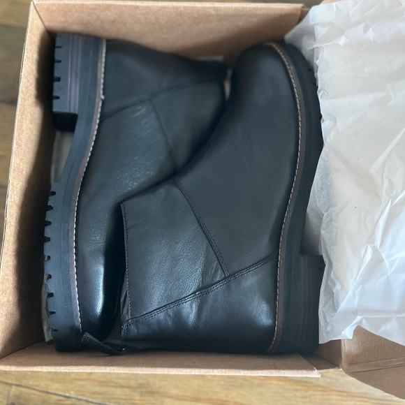 SOFTWALK | Black Leather Chelsea Ankle Boots, side zipper short heel| SIZE 11 - Picture 10 of 11
